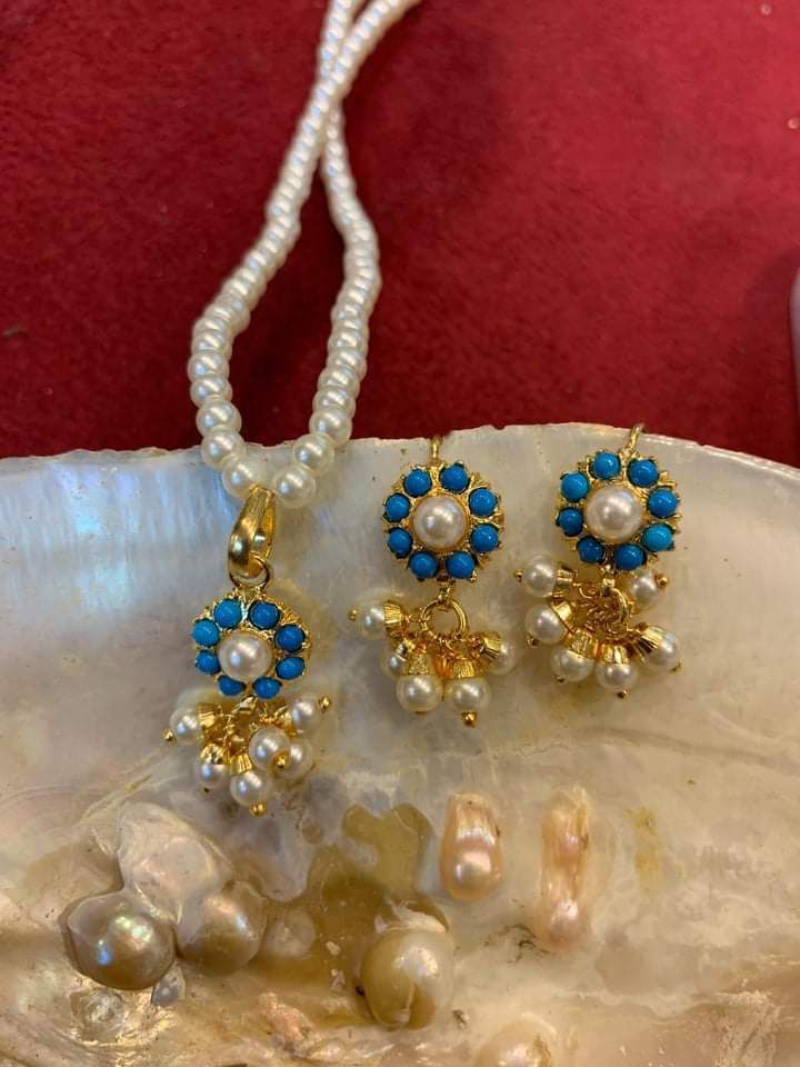Blue Stone & Pearl Beaded Necklace Set with Gold-Toned Pendant & Earrings