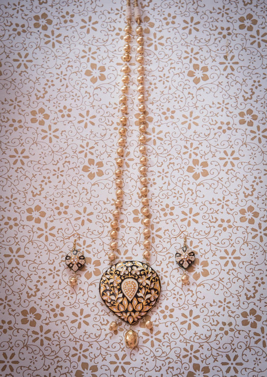 Black & Gold Meenakari Heart Pendant Necklace Set – Handcrafted Rajasthani Jewellery with Matching Earrings