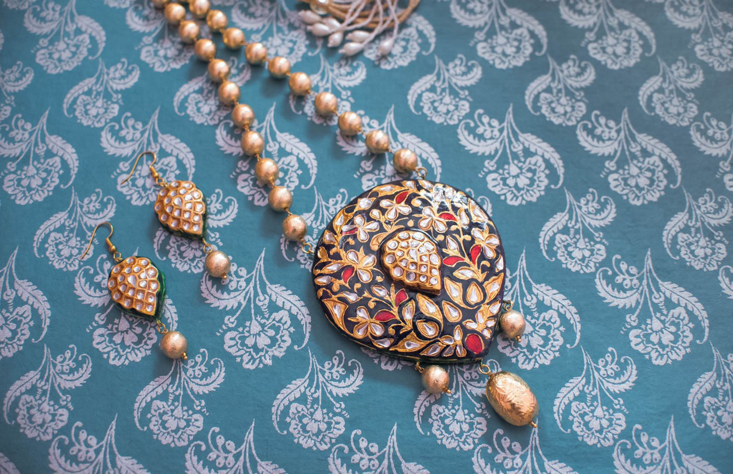 Black & Gold Round Meenakari Pendant Necklace Set – Handcrafted Traditional Rajasthani Jewellery with Earrings